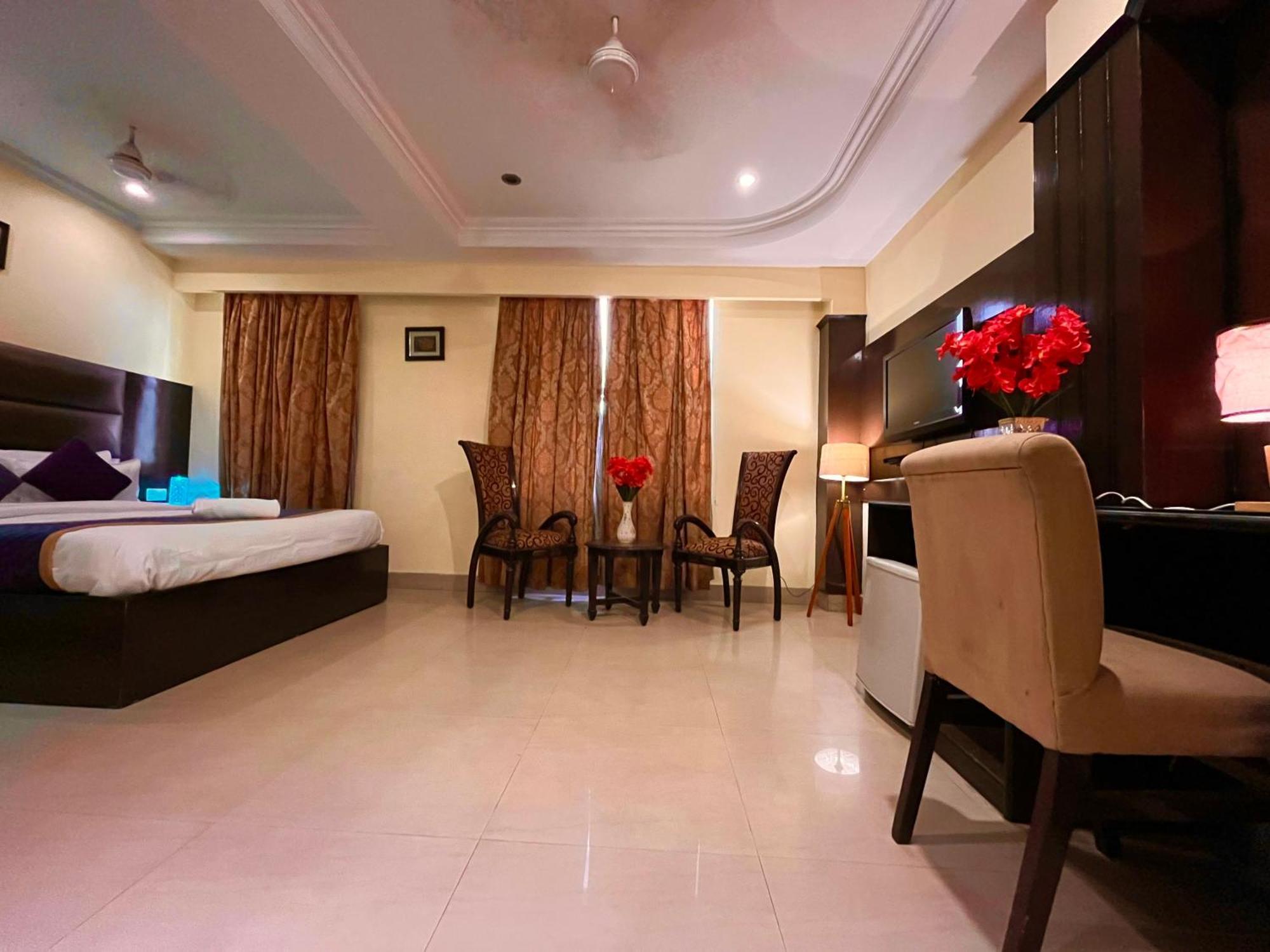 Palki Cafe & Stay Ludhiana Exteriör bild
